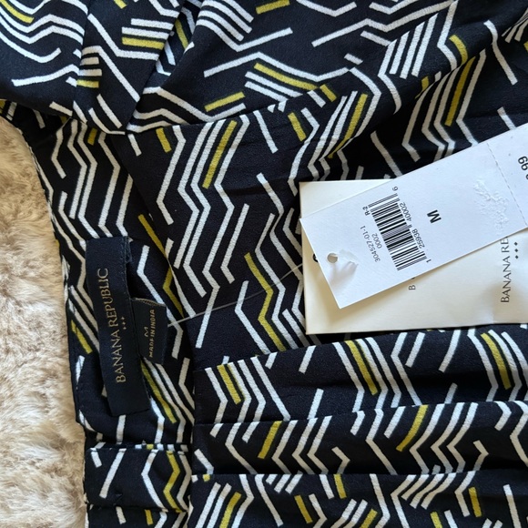 Banana Republic ruffled cap sleeve blouse, blue with white & gold lines - Picture 2 of 5